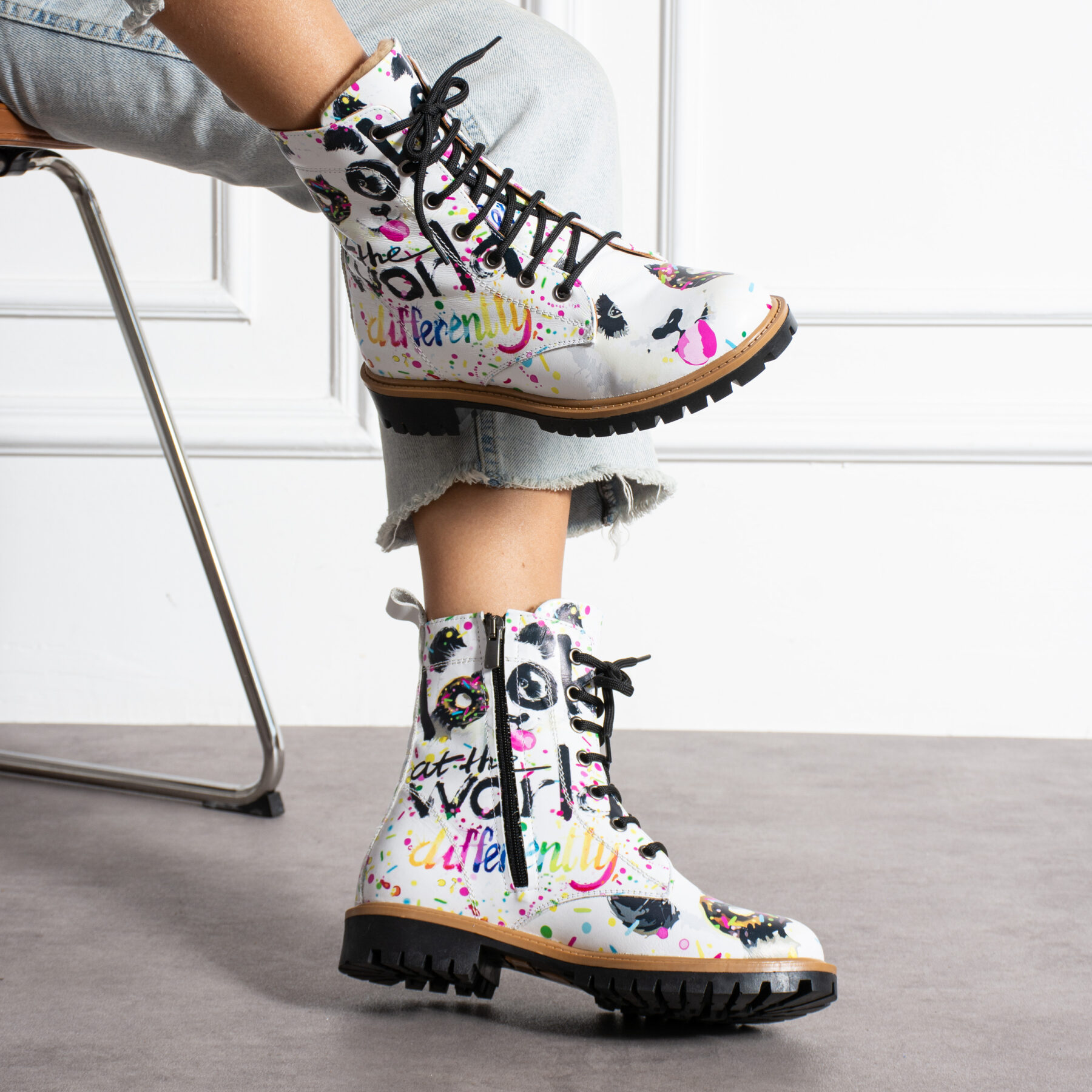 Botas planos de piel blancos para mujer con cordones